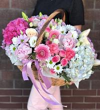 Композиция солнечный день в Федино Цветочная композиция из Розы, Хризантемы, Пионы и Лизиантусы в корзине в Федино