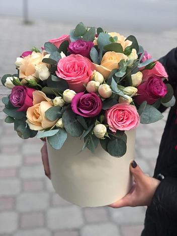 Цветочная композиция из Розы в шляпной коробке в Федино