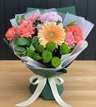 Букет цветов из:  Гвоздики, Розы, Герберы и Хризантемы в Федино