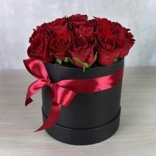 Цветочная композиция из Розы в шляпной коробке в Федино