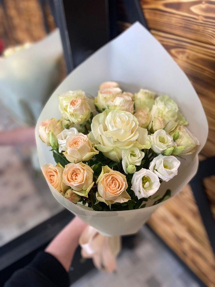 Букет цветов из: Розы и Лизиантусы в Федино